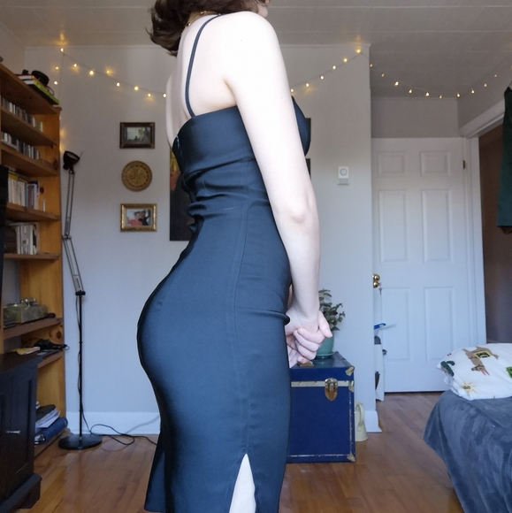 Red Romantic Bodycon Dress - Picture 9 of 9